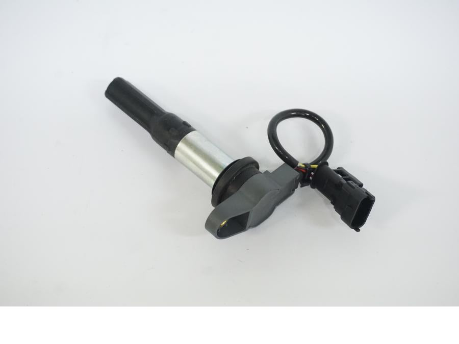 Vänster sida på Tändspole från en Ducati Desert X -2022 motorcykel.