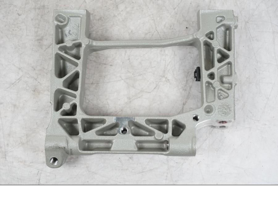 Snett nerifrån på Ramdel från en Ducati Multistrada V4 -2024 motorcykel.