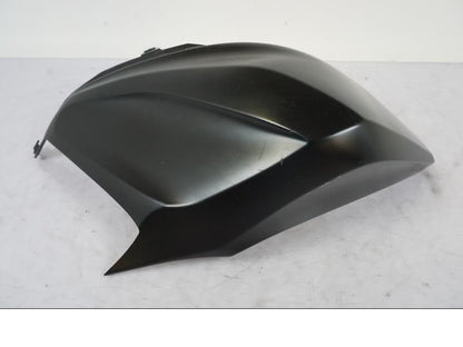 Baksidan på Tankkåpa från en Kawasaki Z 800 -2014 motorcykel.