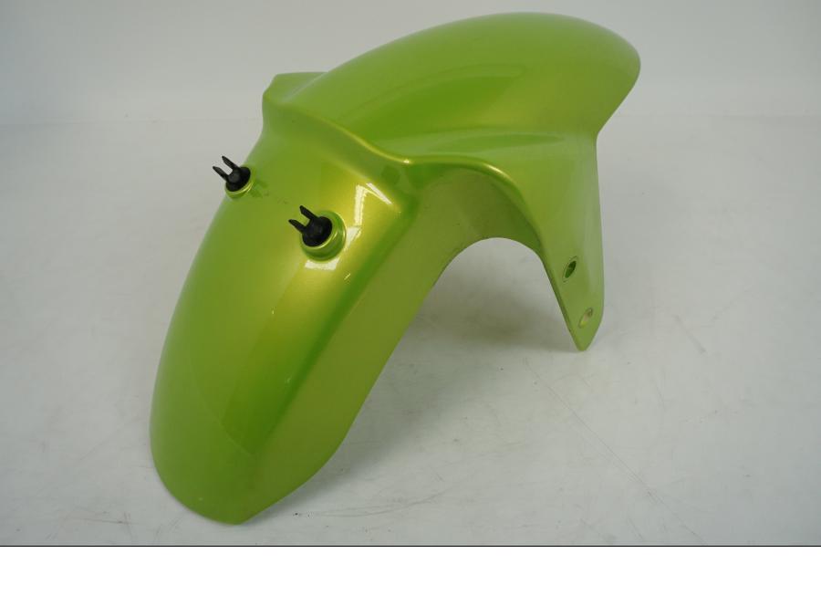 Snett uppifrån på Framskärm från en Triumph Speed Triple -2008 motorcykel.