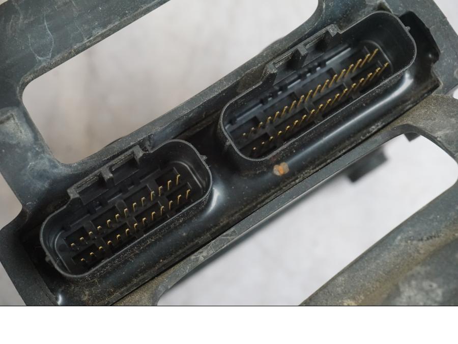 Snett nerifrån på CDI / ECU från en Kawasaki ZX-6R -2006 motorcykel.