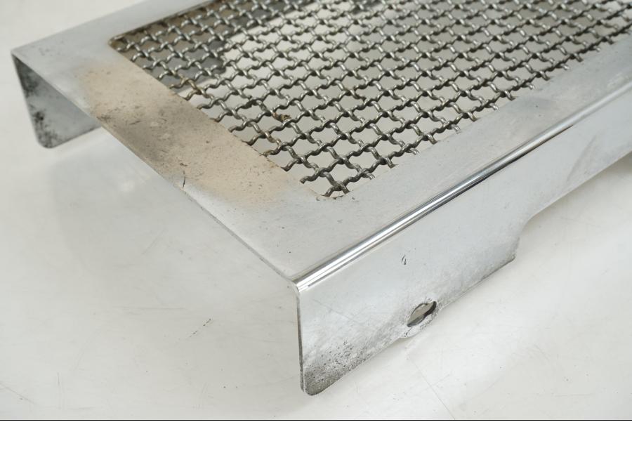 Höger sida på Oljekyldekor från en Kawasaki VN 1500 -1996 motorcykel.