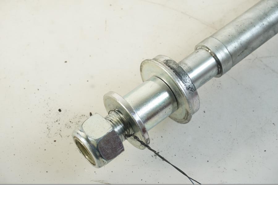 Baksidan på Axel från en Indian Chieftain Dark Horse -2019 motorcykel.