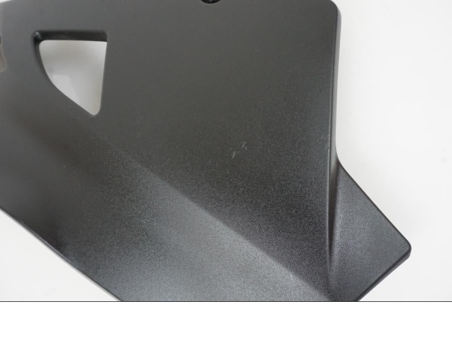 Vänster sida på Magkåpa från en BMW S 1000 XR -2020 motorcykel.