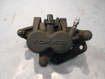 Framsidan på Bromsok från en Suzuki DL 650 -2013 motorcykel.