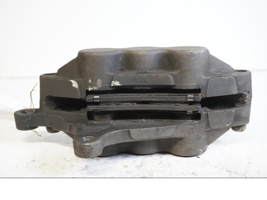 Höger sida på Bromsok från en Kawasaki ZX-9R -1998 motorcykel.