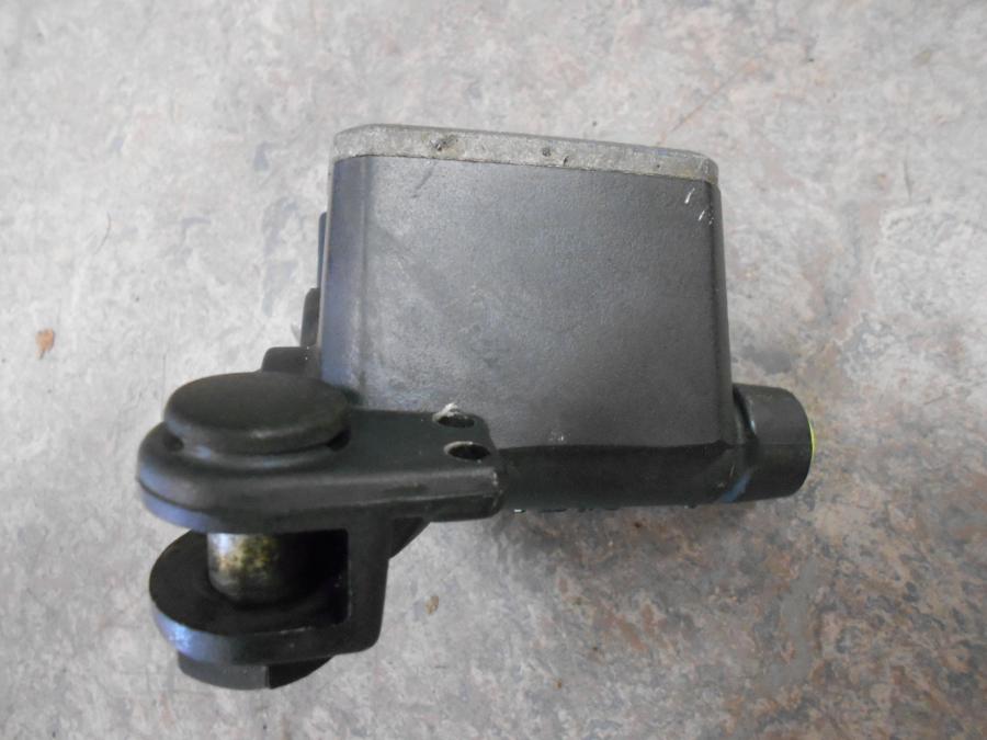 Framsidan på Bromshuvudcylinder från en Husaberg FE 02 -2004 motorcykel.