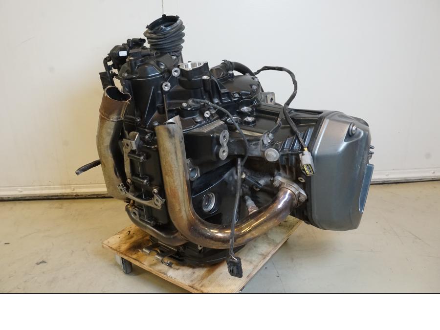 Snett nerifrån på Motor från en BMW R 1250 GS -2019 motorcykel.