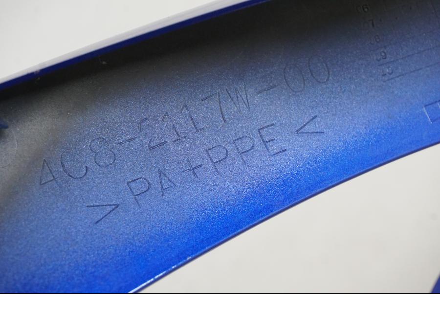 Snett uppifrån på Sidkåpa från en Yamaha YZF 1000 R1 -2007 motorcykel.