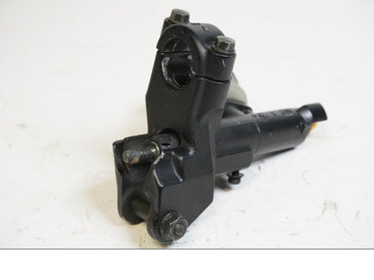 Höger sida på Kopplingshuvudcylinder från en Suzuki SV 1000 -2005 motorcykel.