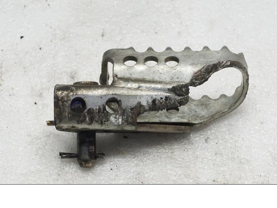 Baksidan på Fotpinne från en Yamaha TT 600 R -1997 motorcykel.