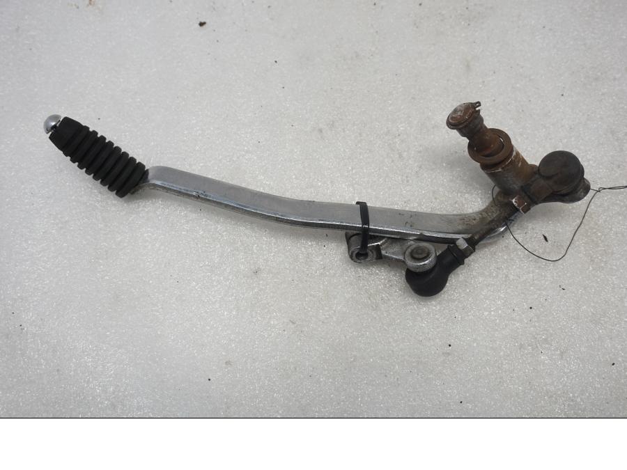 Framsidan på Växelpedal från en Suzuki VL 800 -2004 motorcykel.