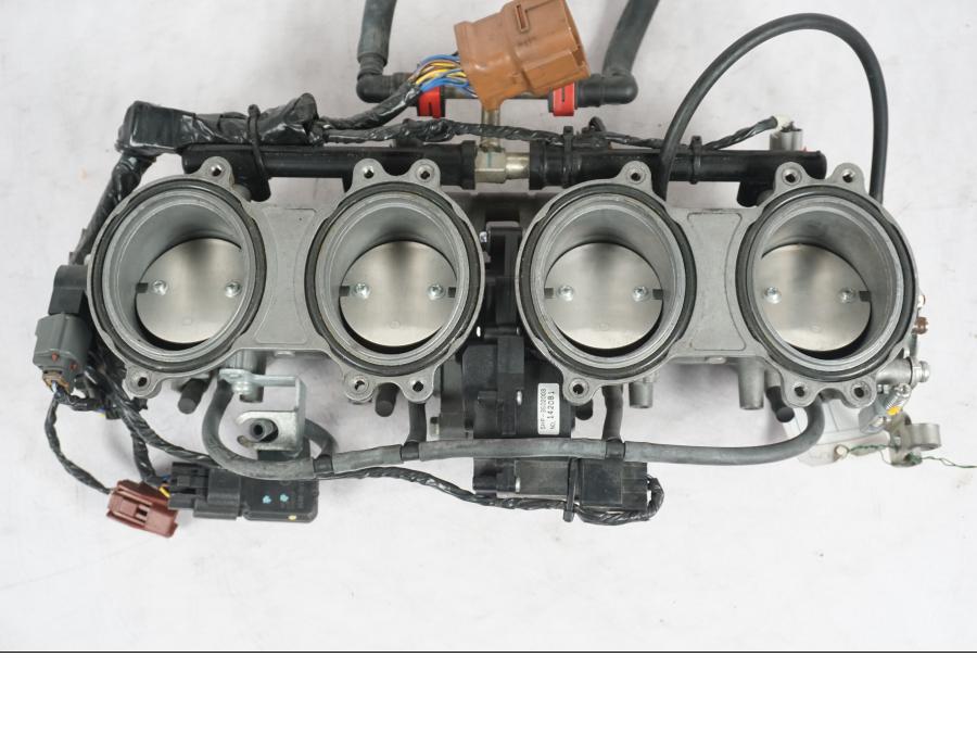 Snett nerifrån på Spjällhus från en Kawasaki ZX-10R -2008 motorcykel.