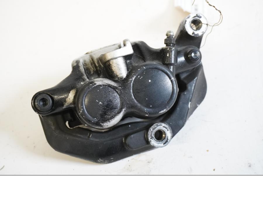 Framsidan på Bromsok från en Yamaha XVS 650 -1998 motorcykel.