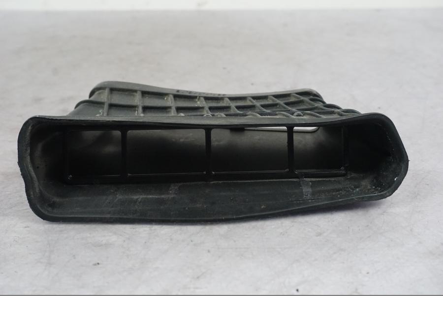 Vänster sida på Luftintagskåpa från en Ducati Multistrada V4 -2024 motorcykel.