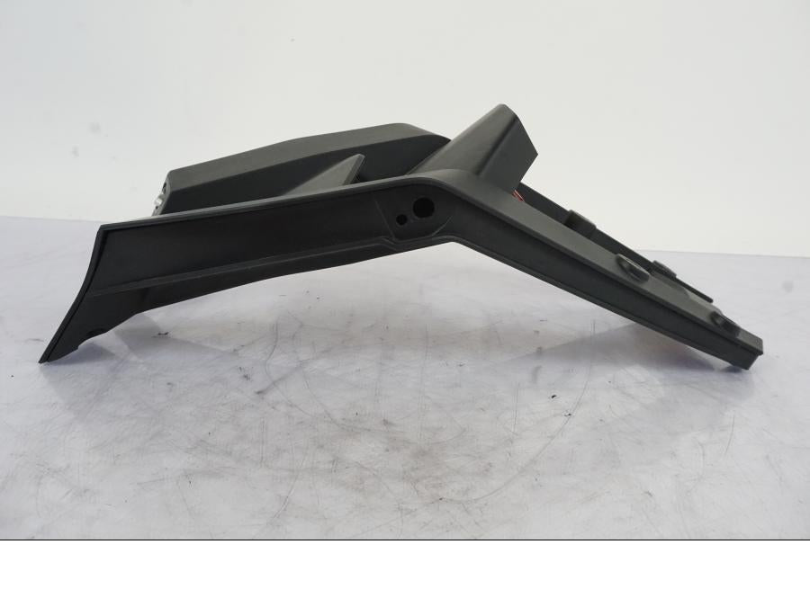 Snett uppifrån på Skylthållare från en KTM 1290 Super Duke -2019 motorcykel.