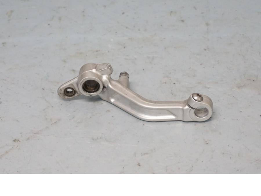 Framsidan på Bromspedal från en Aprilia Tuono V4R -2018 motorcykel.