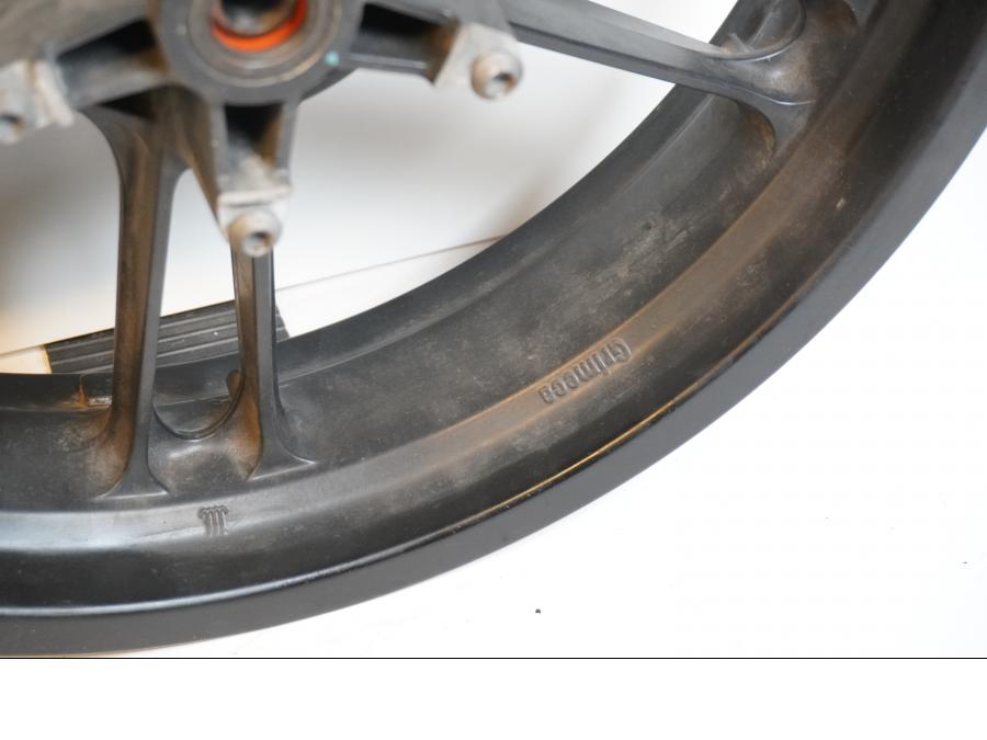 Extrabild2 på Fälg från en Yamaha YZF-R 125 -2008 motorcykel.