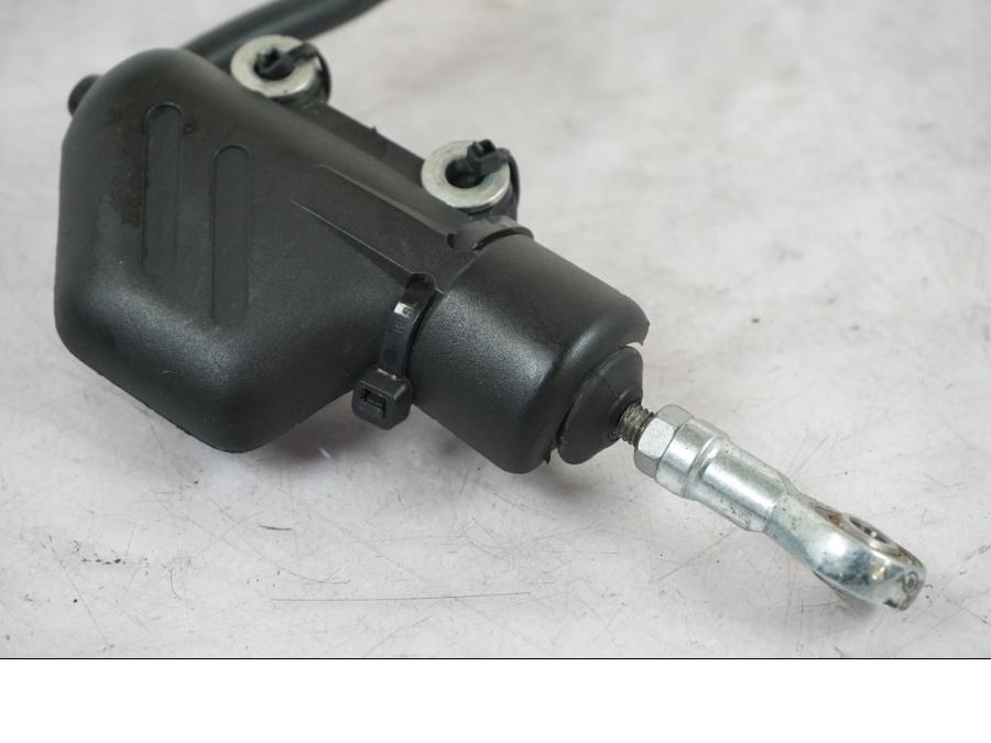 Baksidan på Bromshuvudcylinder från en KTM 690 SM R -2009 motorcykel.