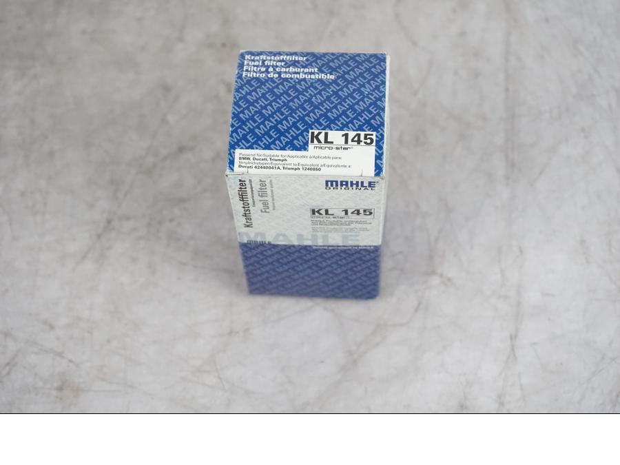 Baksidan på Bensinfilter från en BMW R 1150 GS/A -2002 motorcykel.