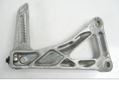 Vänster sida på Fotpinne från en Honda CB 650 F Hornet -2017 motorcykel.