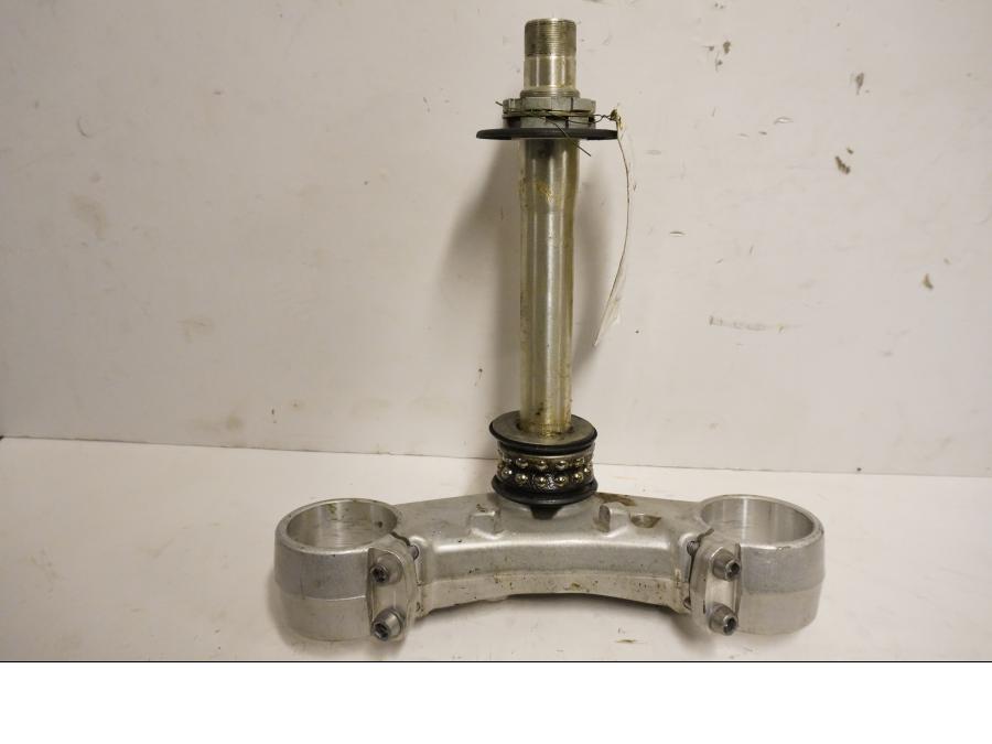 Framsidan på Gaffelkrona från en Triumph Daytona 675 -2009 motorcykel.