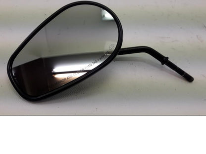 Framsidan på Backspegel från en H-D XL 1200 x -2013 motorcykel.