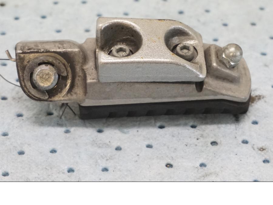 Baksidan på Fotpinne från en Kawasaki Z 900 -2019 motorcykel.