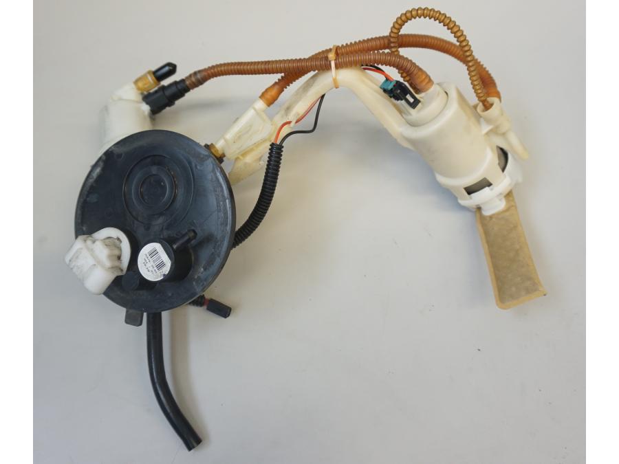 Framsidan på Bensinpump insprut från en H-D Touring Road King Classic FLHRCI -2008 motorcykel.