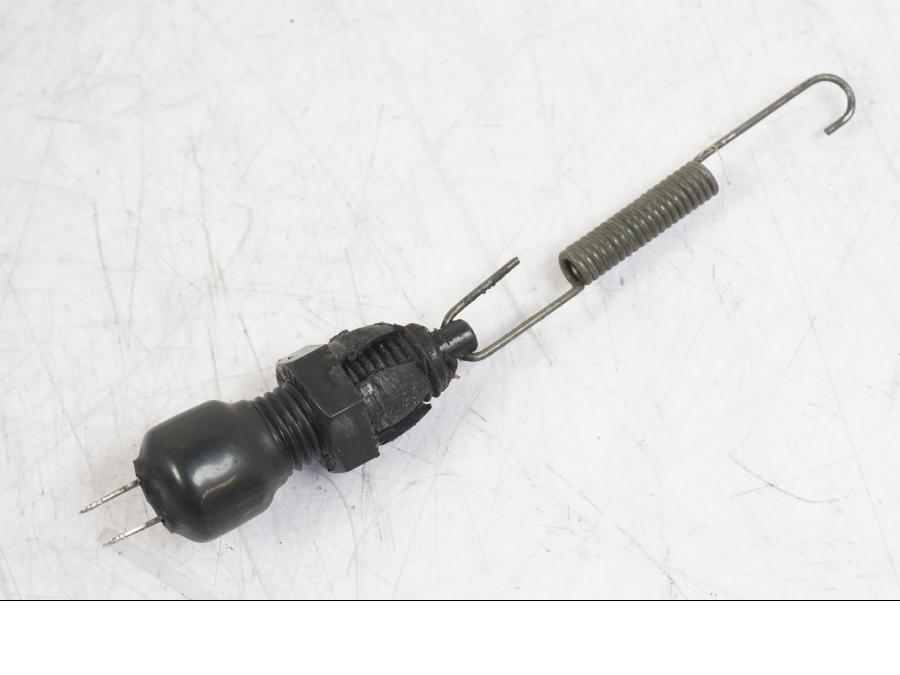 Framsidan på Bromsljuskontakt från en Suzuki GSX 1300 RX -1999 motorcykel.