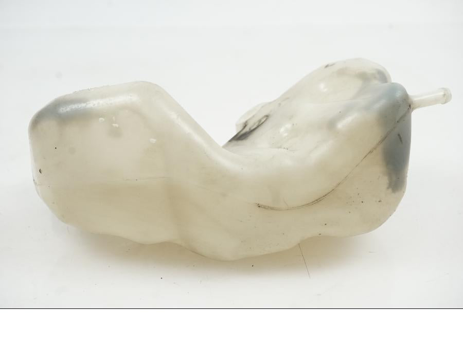 Snett uppifrån på Vattenexpansionskärl från en Suzuki GSX-R 1000 -2007 motorcykel.