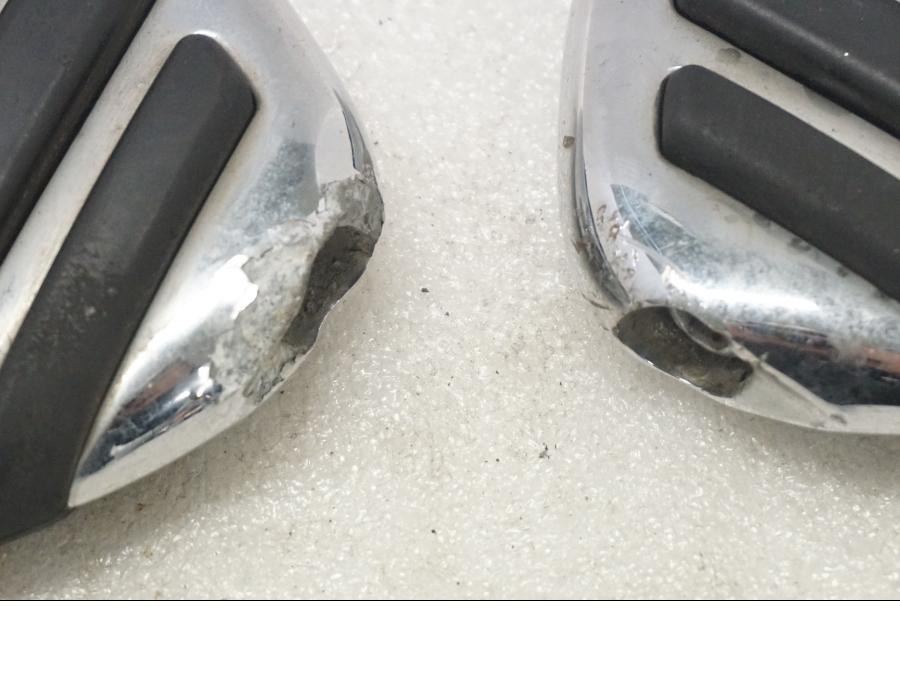 Höger sida på Fotplatta från en Suzuki VL 800 -2004 motorcykel.