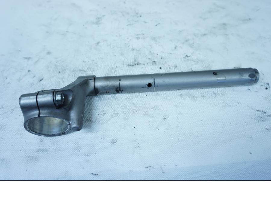 Baksidan på Styre från en Honda VFR 750 -1992 motorcykel.