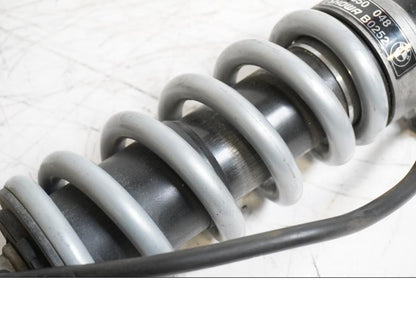 Vänster sida på Stötdämpare från en BMW R 850 R -2004 motorcykel.