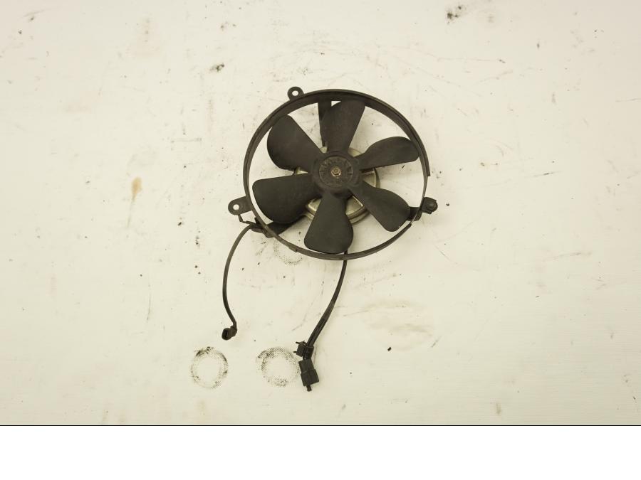 Baksidan på Vattenkylfläkt från en Honda ST 1100 -1999 motorcykel.