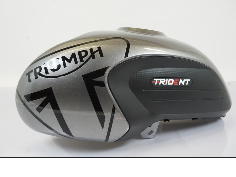 Framsidan på Bensintankskåpa från en Triumph Trident -2021 motorcykel.