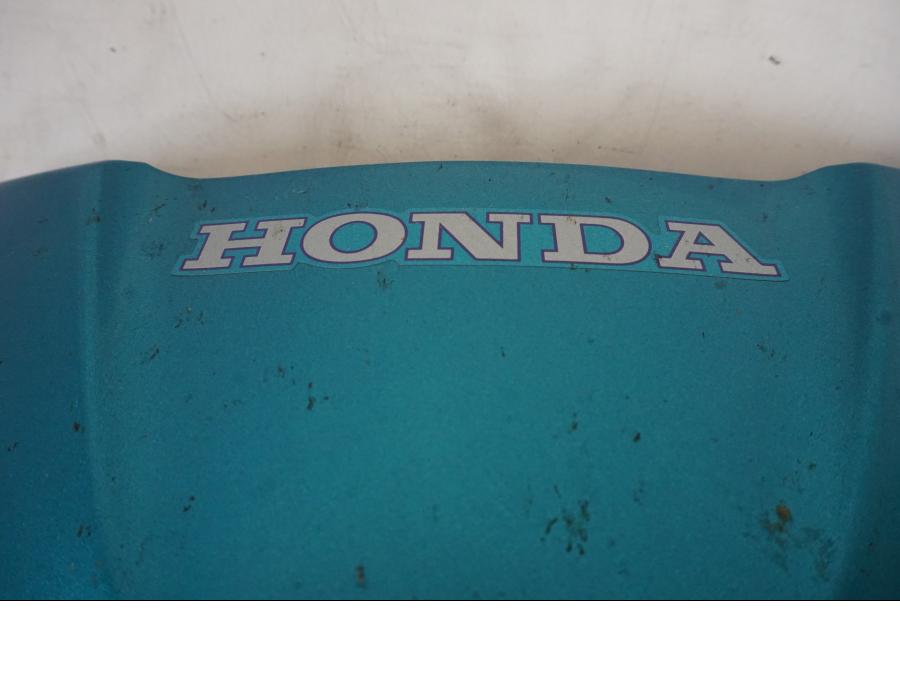 Snett nerifrån på Strålkastarkåpa från en Honda VFR 750 -1994 motorcykel.