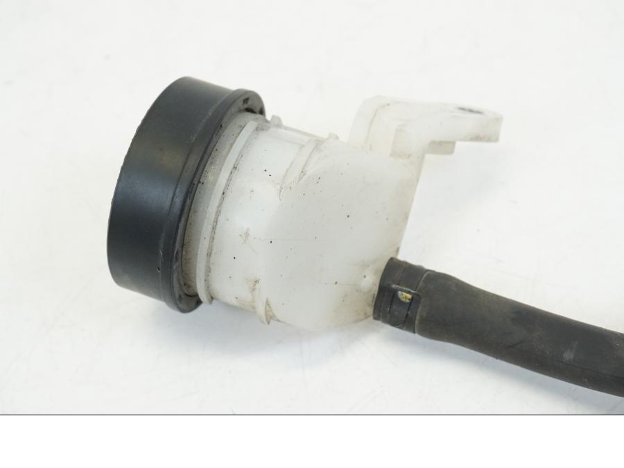 Snett nerifrån på Bromshuvudcylinder från en BMW R 1250 GS -2019 motorcykel.