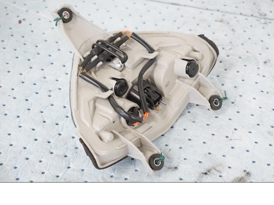 Snett nerifrån på Baklampa från en Suzuki GSX 1300 BK -2008 motorcykel.