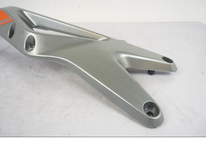 Baksidan på Bakram från en KTM 790 Duke -2019 motorcykel.