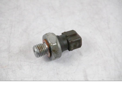 Framsidan på Oljetryckgivare från en BMW R 1200 GS -2010 motorcykel.