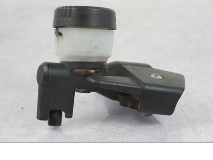 Höger sida på Kopplingshuvudcylinder från en BMW R 1200 GS -2005 motorcykel.