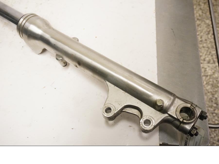 Baksidan på Gaffelben från en Honda VF 750 S -1982 motorcykel.