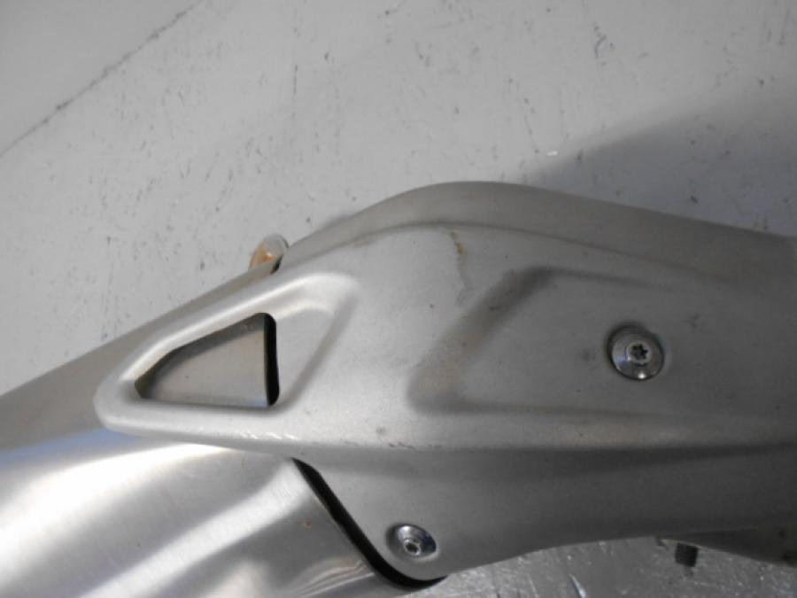 Vänster sida på Ljuddämpare från en BMW S 1000 XR -2015 motorcykel.