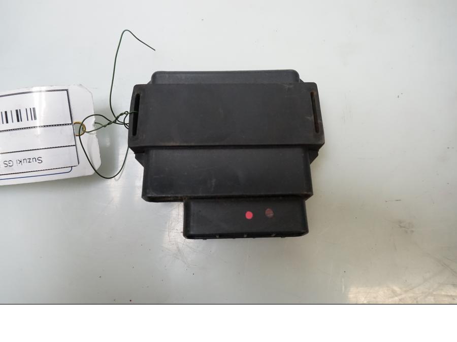 Baksidan på CDI / ECU från en Suzuki GS 500 -2004 motorcykel.