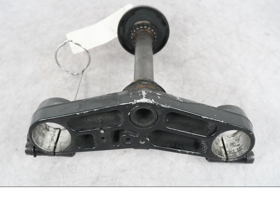 Baksidan på Gaffelkrona från en Suzuki GSX-R 1100 -1989 motorcykel.