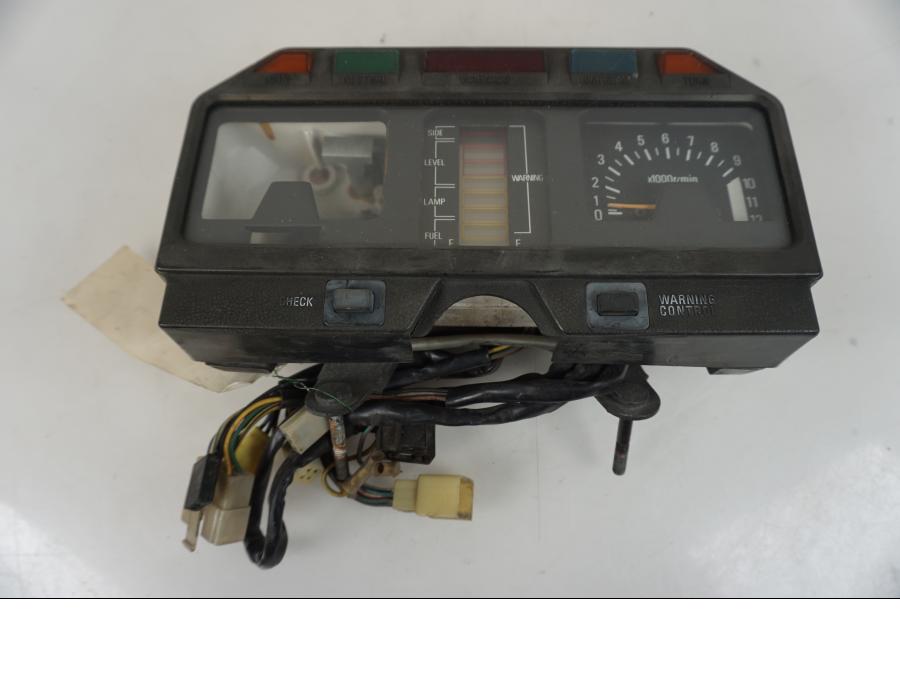 Framsidan på Instrumentpanel från en Yamaha XJ 750 -1982 motorcykel.
