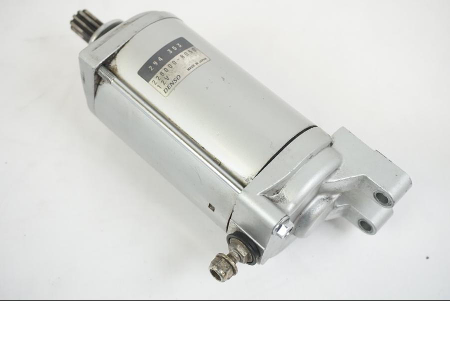 Framsidan på Startmotor från en BMW F 650 CS -2002 motorcykel.