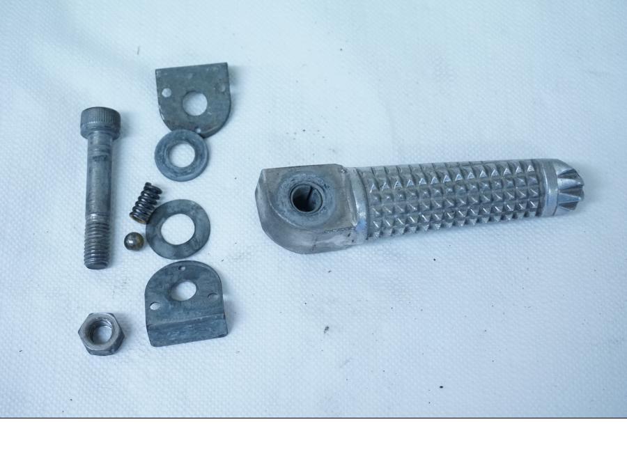 Framsidan på Fotpinne från en Yamaha YZF 1000 R -1997 motorcykel.