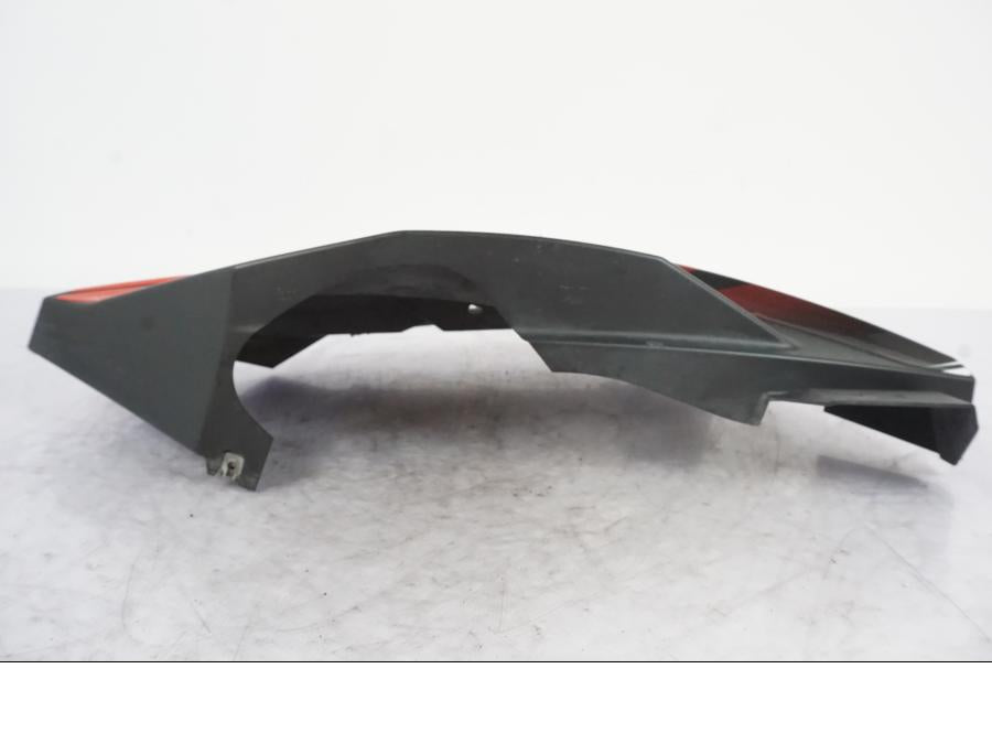 Snett uppifrån på Sidkåpa från en Yamaha YZF-R 125 -2008 motorcykel.